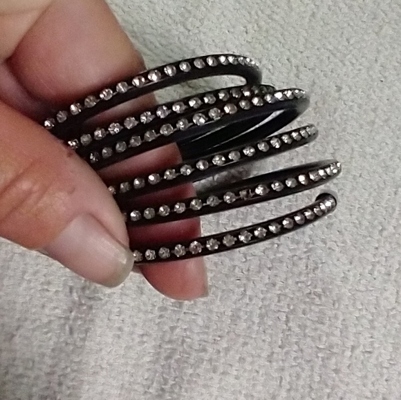 Black clear crystals flexible wire bracelet or necklace - Picture 1 of 3